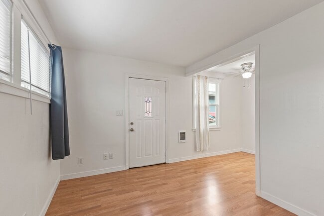 Photo - 4025 La Salle St Unit 4029