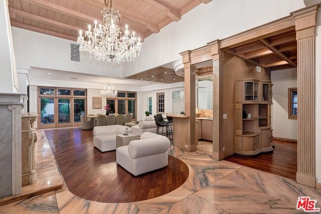 Photo - 133 S Swall Dr