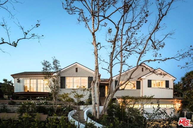 Building Photo - 14939 La Cumbre Dr