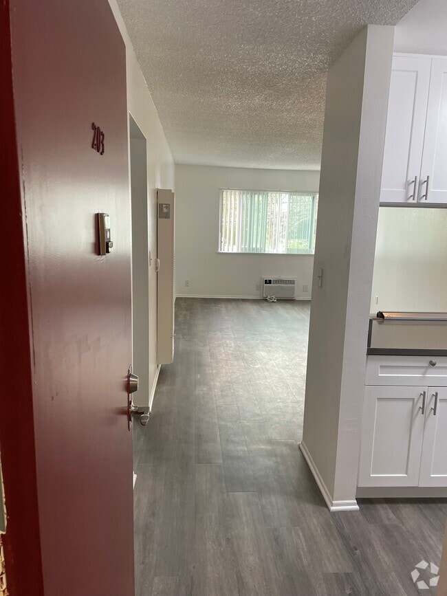 Unit 203 Entry View - La Villa Mesa Rental