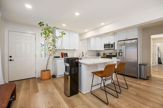 Photo - 810 California St