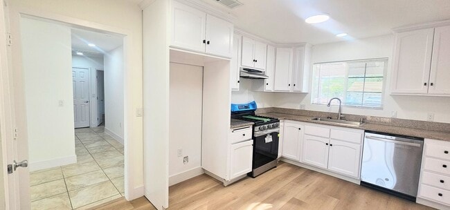 Photo - Single Story Senior Home 55+ community- Newly Remodeled- Ready To Move In.