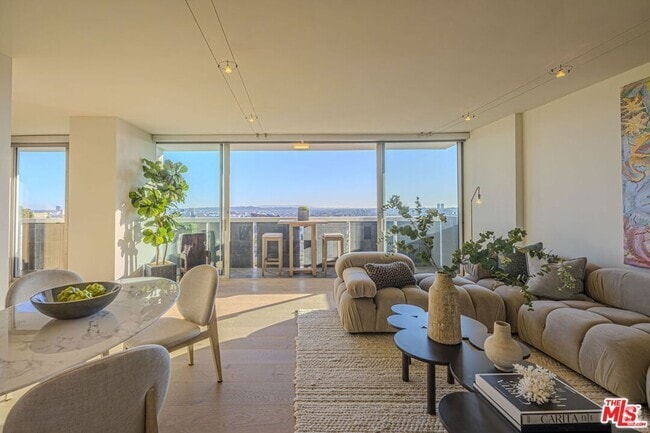 Building Photo - 8787 Shoreham Dr Unit 508/509 Rental