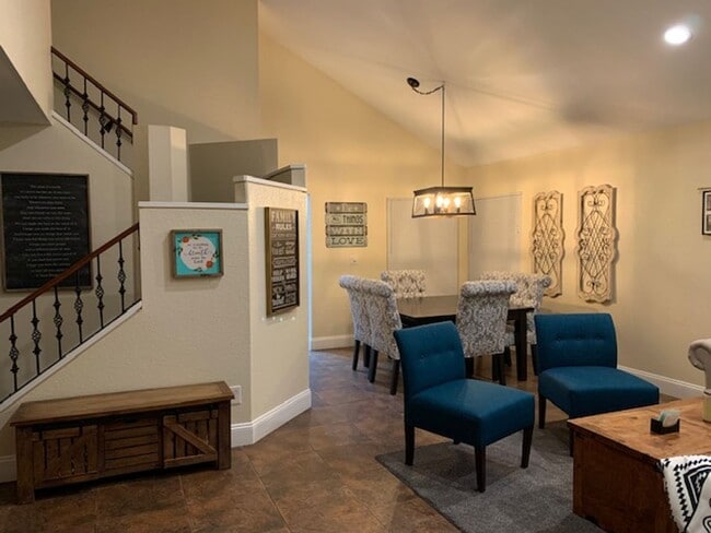 Photo - Beautiful 4 Bedroom, 3 Bathroom Home in Re...