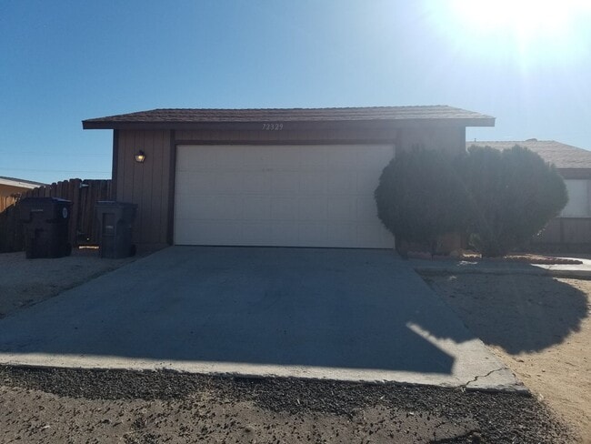 3-bedroom 2-bath with garage - 3-bedroom 2-bath with garage House
