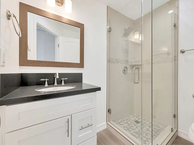 Photo - 18230 Hartland St