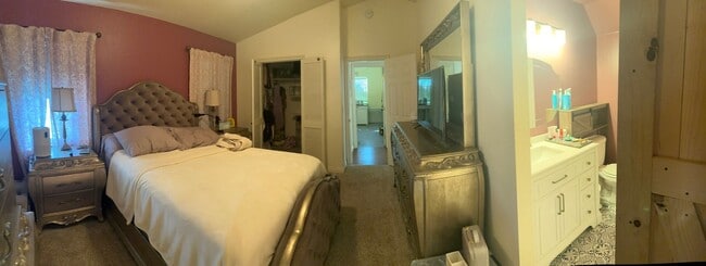 Photo - 4 Bedroom + Office / 2.5 Bathroom Redlands...