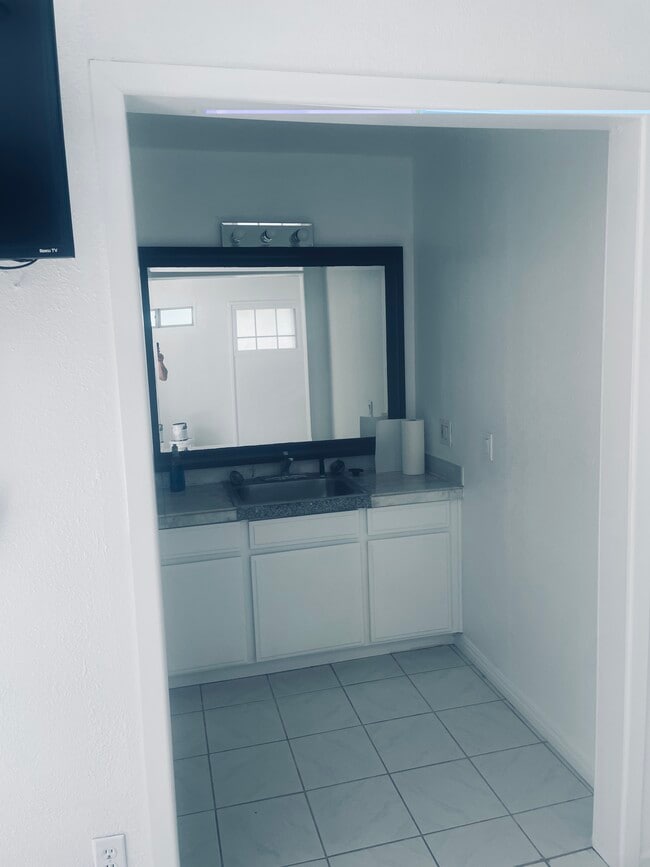 Photo - 321 Greenwood Pl Unit Private studio for rent