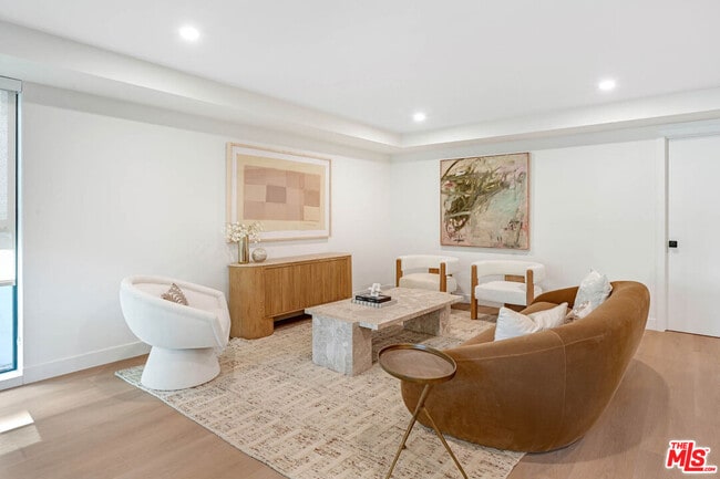 Photo - 350 N Palm Dr Unit 106