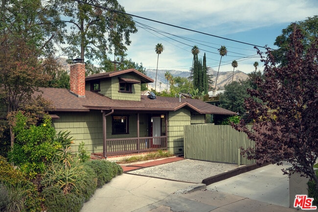 Building Photo - 1480 N Mentor Ave