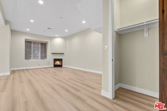 Photo - 3833 Huron Ave