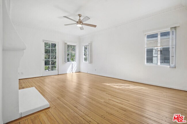 Photo - 201 S Poinsettia Pl Unit C