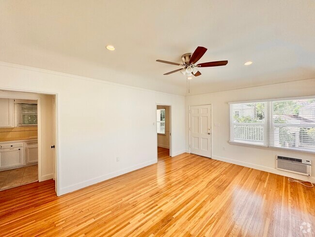 Building Photo - 3492 Rowena Ave Rental