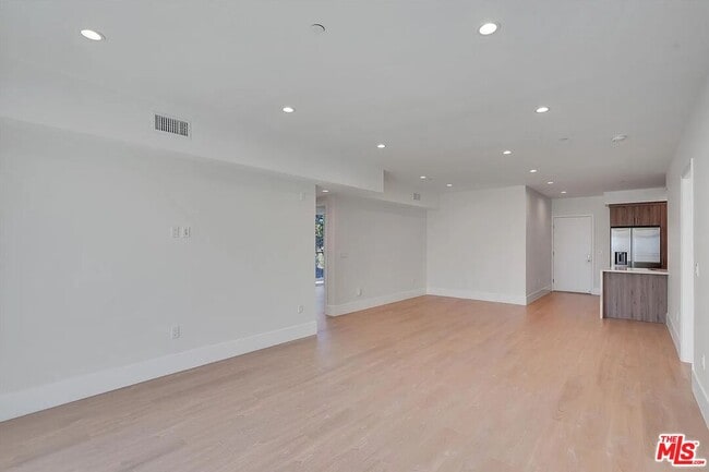 Photo - 14419 Riverside Dr Unit 301