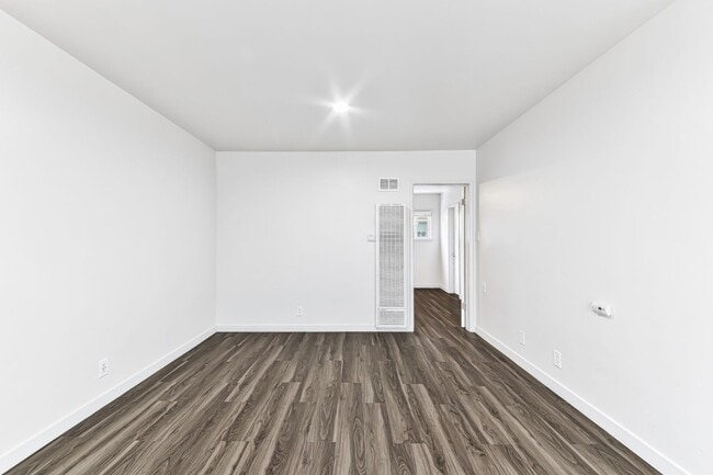 Photo - 4308 E 4th St Unit 02