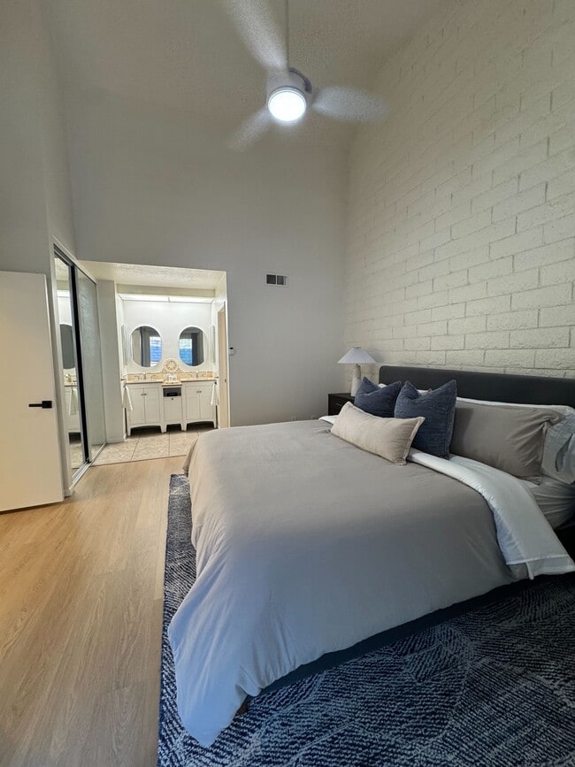 Photo - 2718 Nectarine Ave