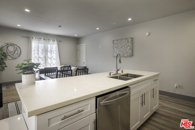 Photo - 1559 1/2 S Harvard Blvd