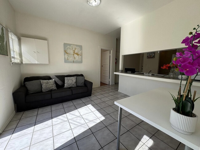 Building Photo - 2663 Orchard Ave Unit 3