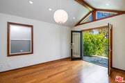 Photo - 445 Westmount Dr