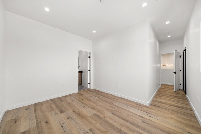 Photo - 6049 Craner Ave