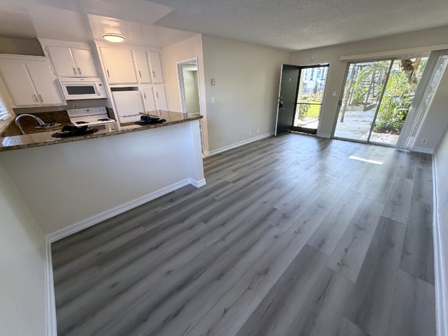 Photo - 931 W 19th St Unit 5