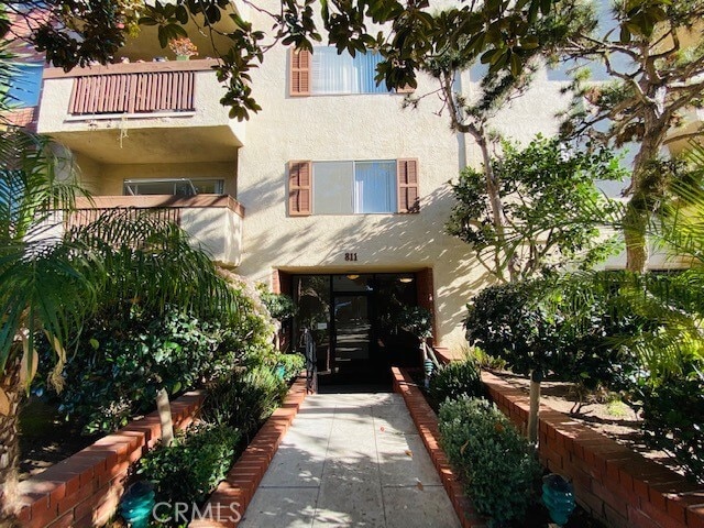 Building Photo - 811 6th St Unit 305