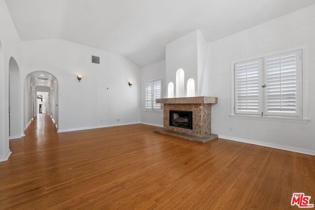 Photo - 2030 Kelton Ave