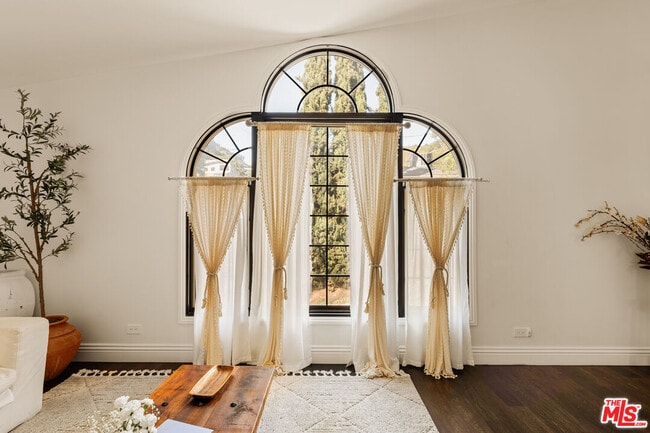 Photo - 1110 N Beverly Glen Blvd