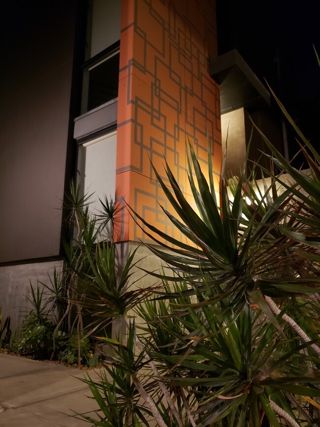 Photo - 424 S Venice Blvd