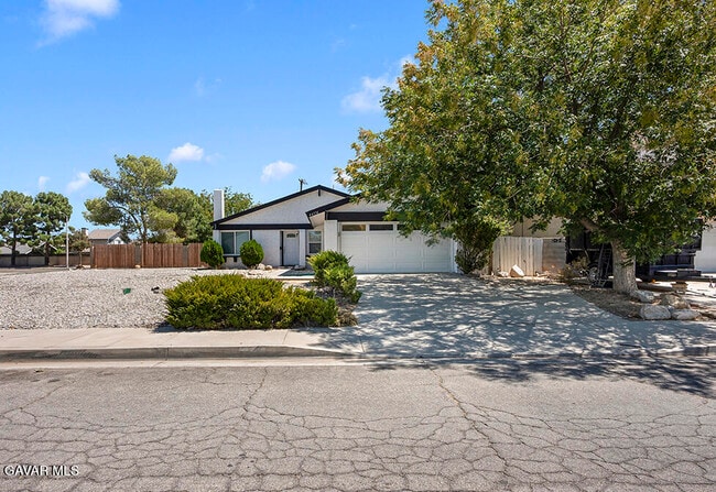 Building Photo - 44556 Fenhold St