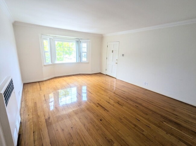Building Photo - 5671 S San Vicente Blvd Unit D