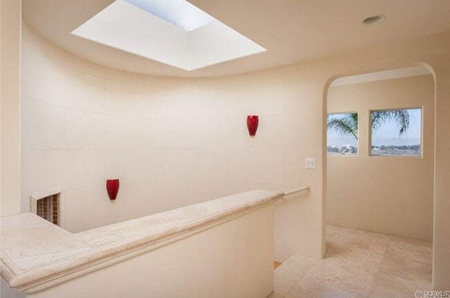 Building Photo - 2301 Irvine Ave