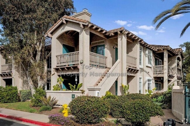 Building Photo - Semi-Furnished Beautifully Updated 2-Bedro... Rental