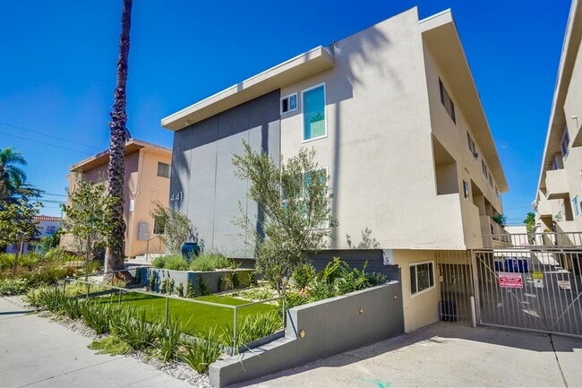 Photo - 441 W Queen St Unit 04