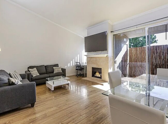 Photo - 5325 Newcastle Ave Unit 328