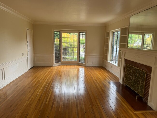 Living Room - 1137 Meadowbrook Ave Apartments Unit 1371