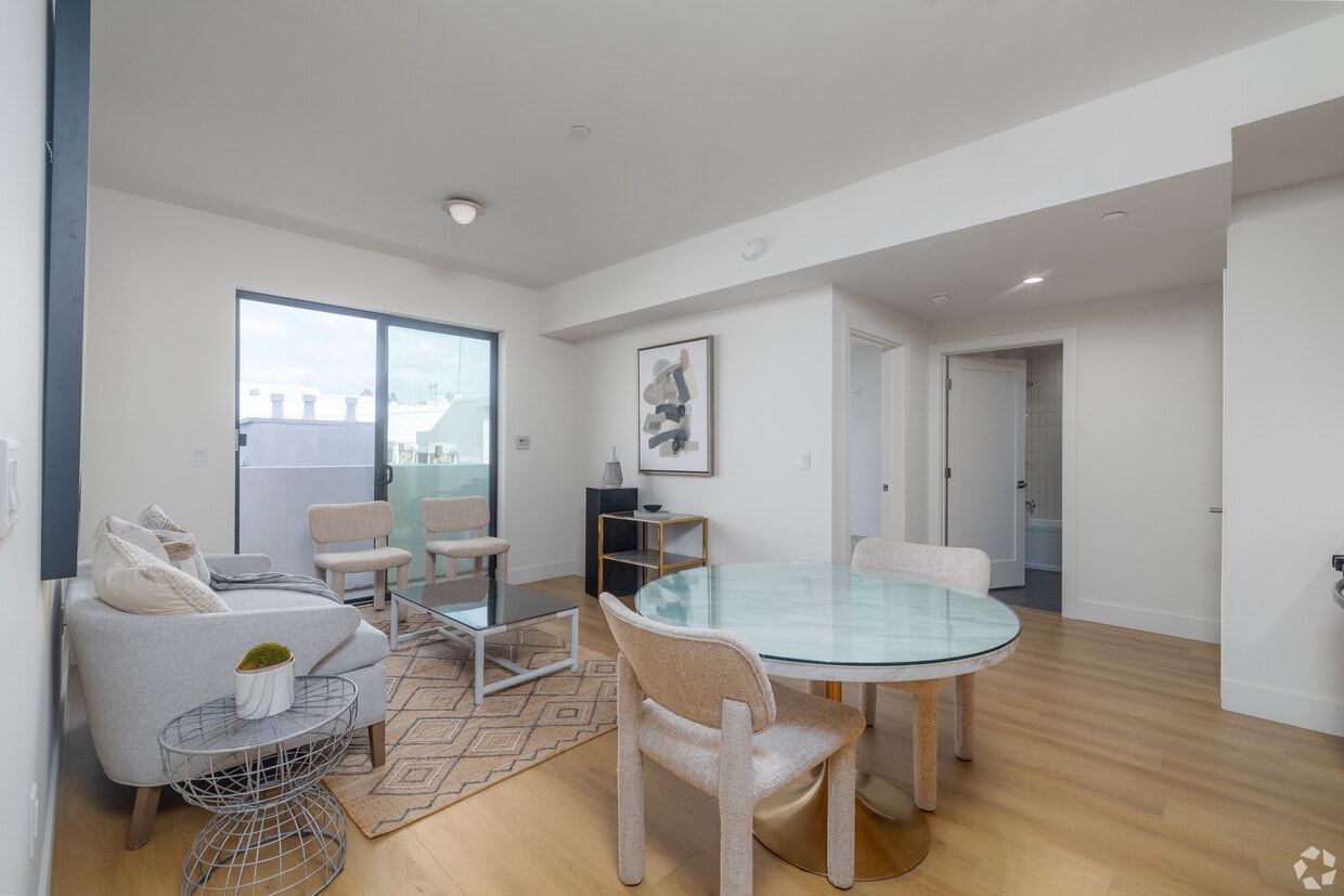 Floor Plan - Middle Unit