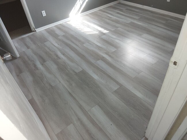 Photo - Mathis 8032-36 McKinley Unit 8032