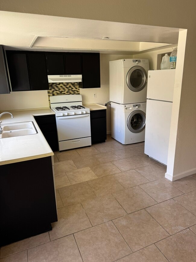 Building Photo - 44406 15th St E Unit 7