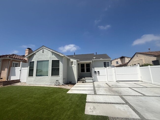 Building Photo - 8109 Holy Cross Pl