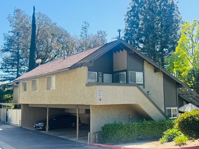 Building Photo - Remodeled Single-Level Beauty in Wildwood!