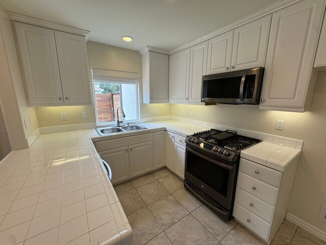 Photo - Private Patio, Cozy Fireplace & Prime Thousand Oaks Location