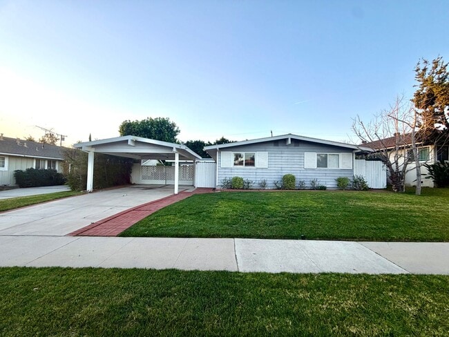 Building Photo - 4 Bedroom Beautiful Tustin Cul-De-Sac Home