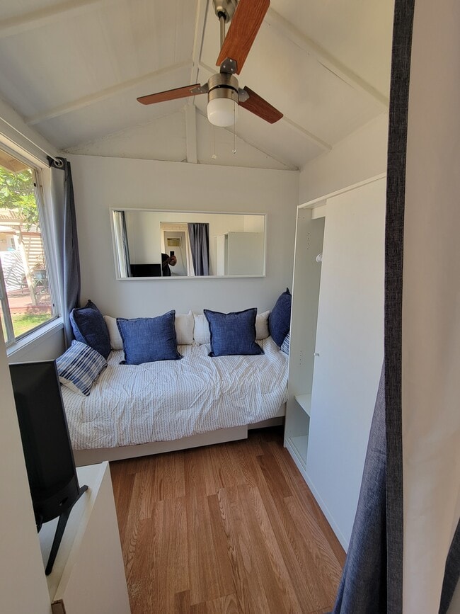 Building Photo - 5725 Burnet Ave Unit Studio Efficiency Guest House