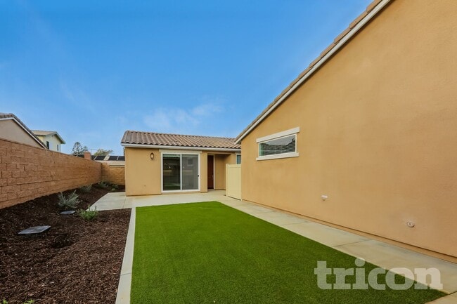 Building Photo - 1704 Lorraine Dr