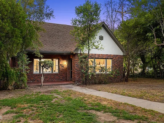 Building Photo - 1694 Oakwood St