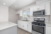 2BR, 2BA - 850SF - Kitchen - 11819 Eucalyptus Ave.