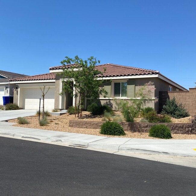 Photo - NEWER 4 BEDROOM VICTORVILLE HOME