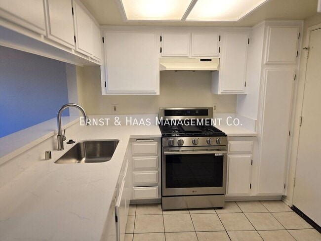 Building Photo - 9118 1/2 Cedar St.-