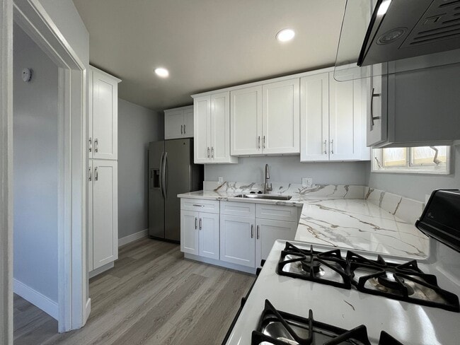 Photo - Remodeled & MOVE IN READY 2+1 duplex in Pa...